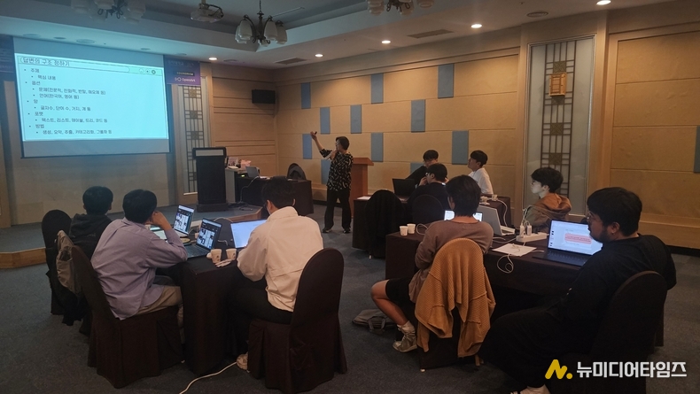 강의 중인 한국AI작가협회 김예은 이사장 (한국AI작가협회 제공)
