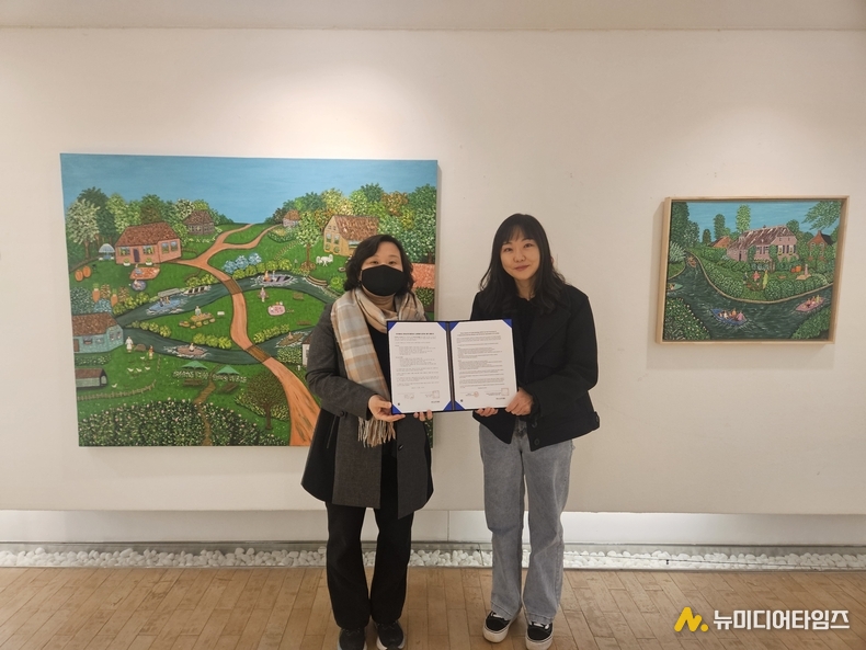 MOU를 체결한 (좌) 한국AII작가협회 김예은 이사장 (우) 마띠에르 이지현 대표 (사진 = 한국AI작가협회 제공)