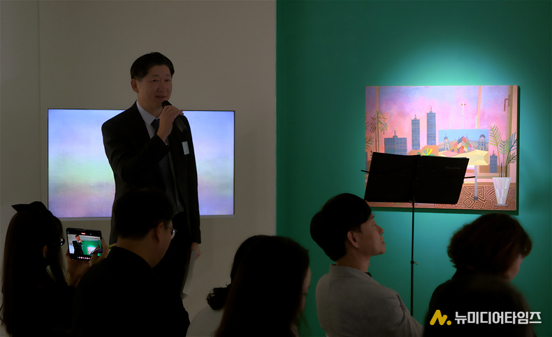  (사진제공=케이리즈갤러리) 아트 토크 참석 소감을 밝히는 김도형 변호사(김&장 법률사무소, 서울시립교향악단 이사)