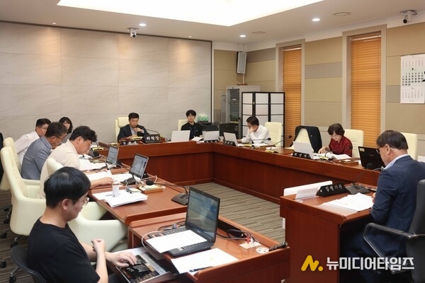 평택시의회 복지환경위원회 상임위 회의모습(사진=평택시의회)