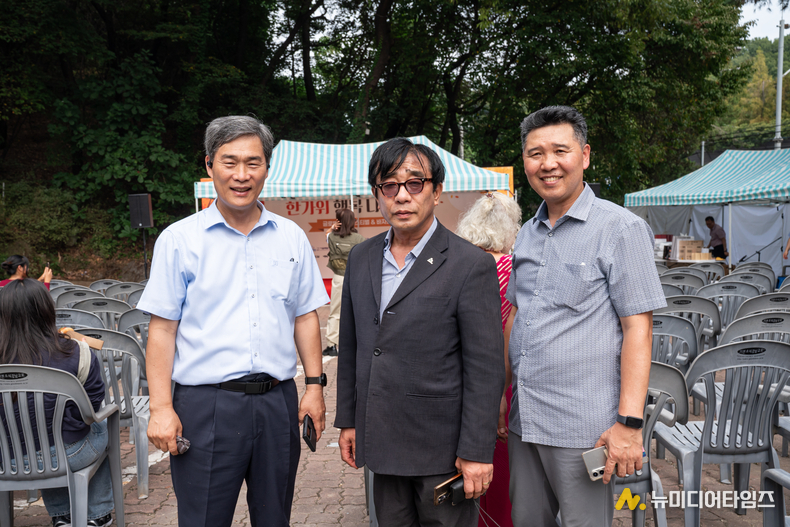 가운데 사단법인 한국지체장애인협회 서초구지회 권오익 지회장