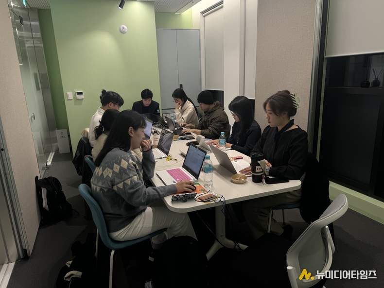 (사진 제공 = WTS 자기개발센터) 원투스펙 프로그램에 참여중인 멘토와 학생들