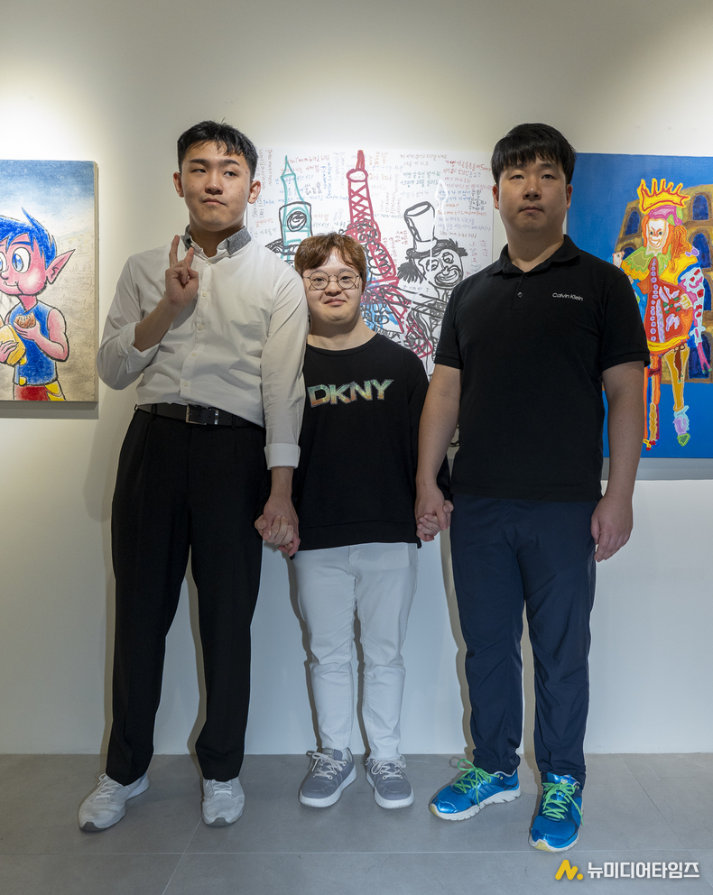 (사진 제공 = 케이리즈갤러리) 왼쪽부터 Feliz Park 작가, 천민준 작가, 손제형 작가