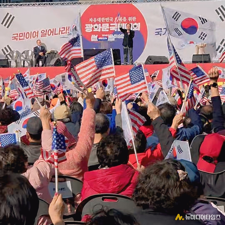 “윤석열 대통령은 반드시 돌아온다!”… 광화문 국민대회 10만 애국시민들의 외침