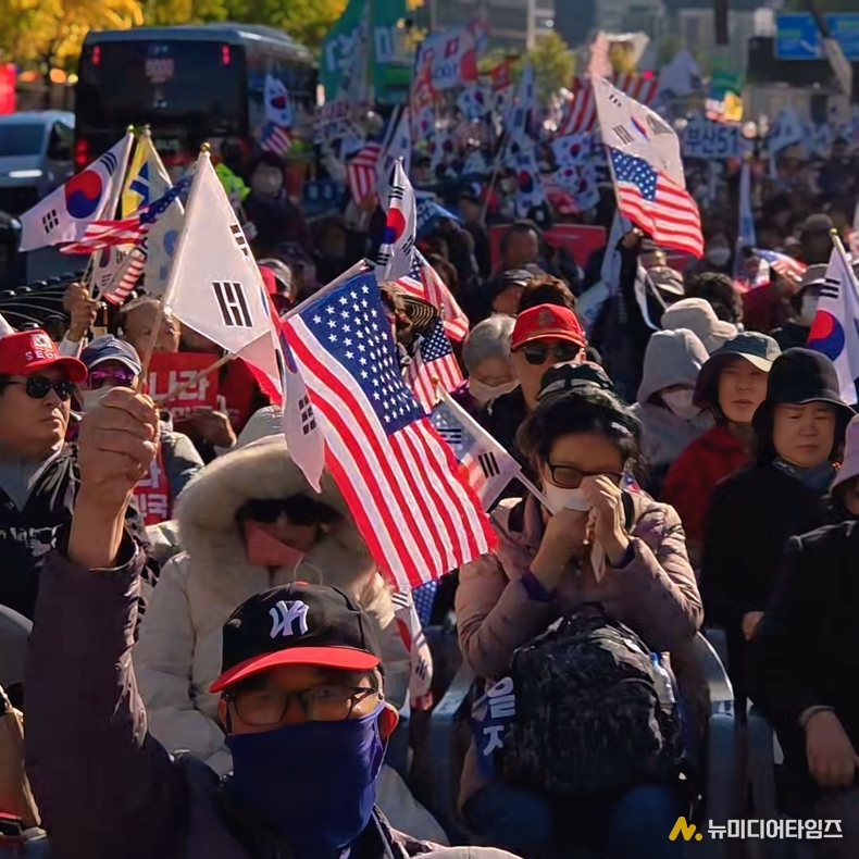 “윤석열 대통령은 반드시 돌아온다!”… 광화문 국민대회 10만 애국시민들의 외침