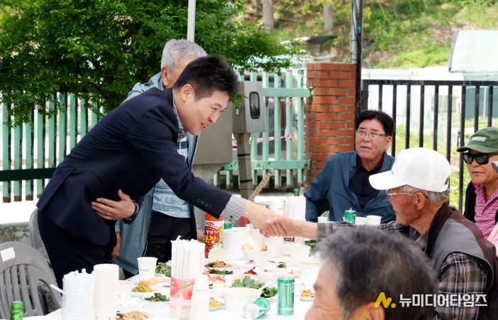 어버이날 맞이해 용유동 지역 곳곳에서 열린 경로잔치