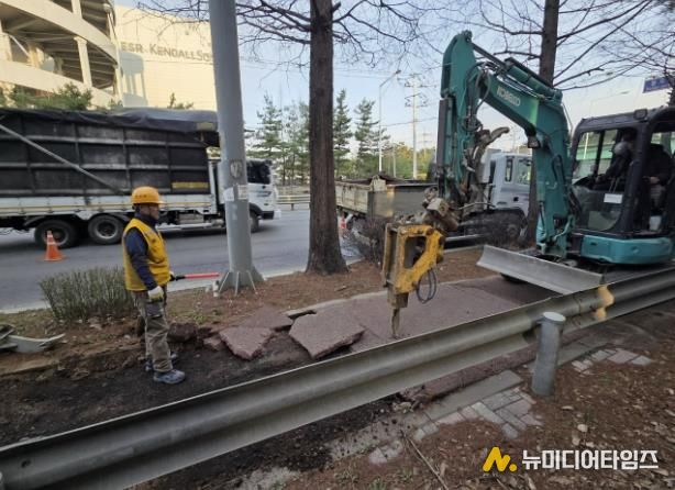 자전거도로 노면포장 정비 사진(봉오IC 일원)