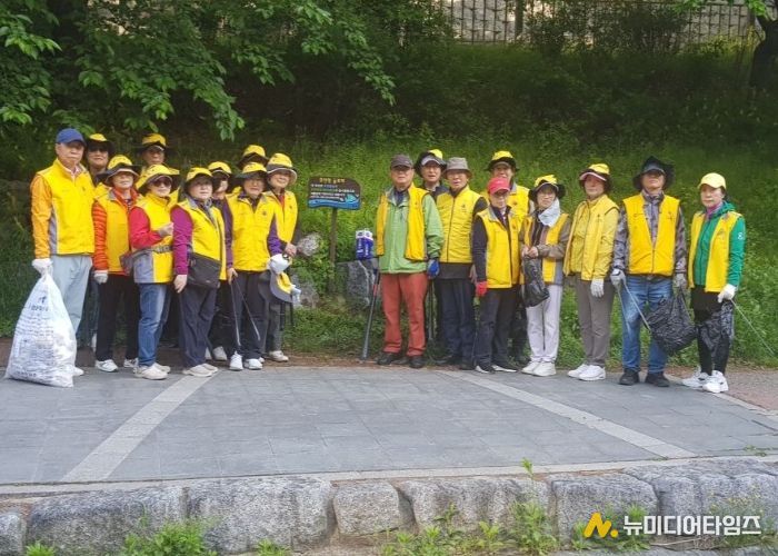 남양주시 호평동 노인분회, 환경정화로 마을 가꾸기 앞장