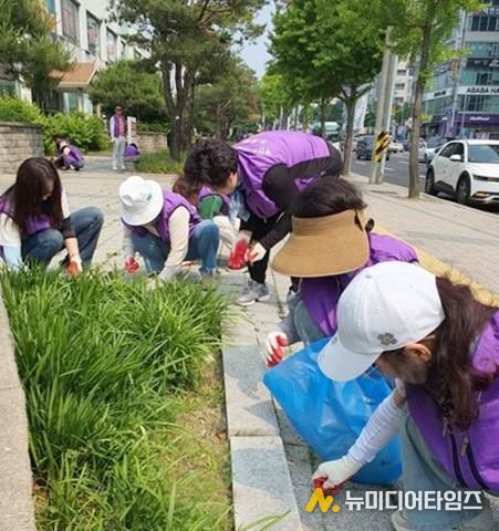 수원시 팔달구 인계동, 2025년 여름맞이 잡초제거 등 환경정비 실시