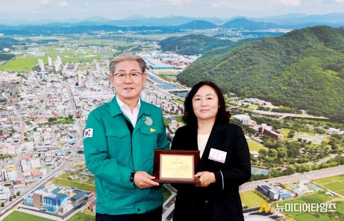 김계홍 전 한국생활개선 의령군연합회장 명예군수 위촉