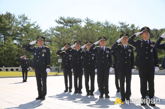 울산해경, 현충탑을 찾아 제70회 현충일 추념식 개최