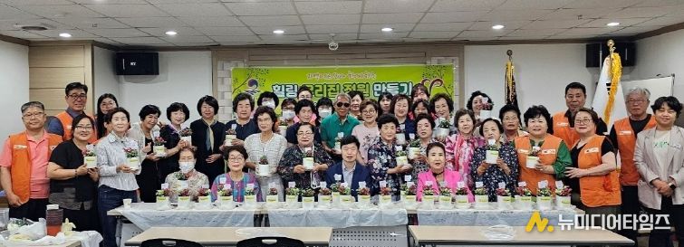 세교동 자원봉사 나눔센터, ‘지역 어르신과 함께하는 힐링 우리집정원 만들기’ 나눔 활동 진행
