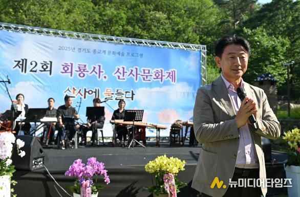 6월 22일 제2회 회룡사 산사문화제에 참석해 인사말을 하고 있다.