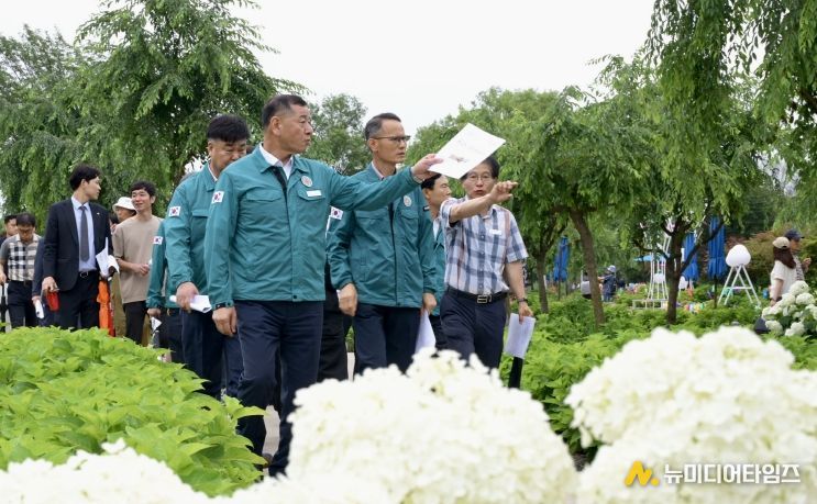 유구색동수국정원 꽃 축제 현장 점검