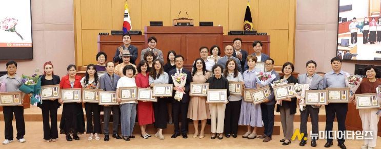 , 지역사회봉사 유공자 표창장 수여