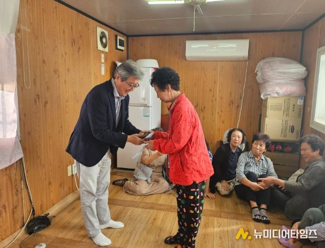 미등록 경로당 후원금 전달