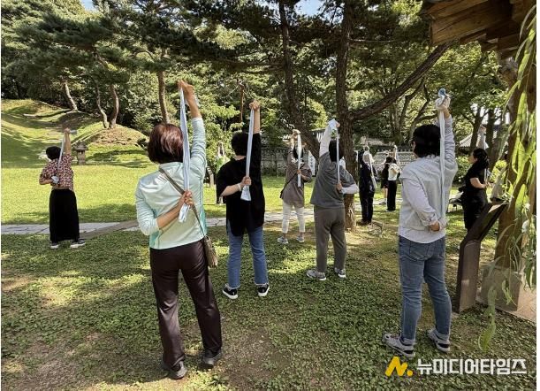 도봉구 ‘명소 탐방 걷기실천’ 프로그램 활동에 참여 중인 주민들