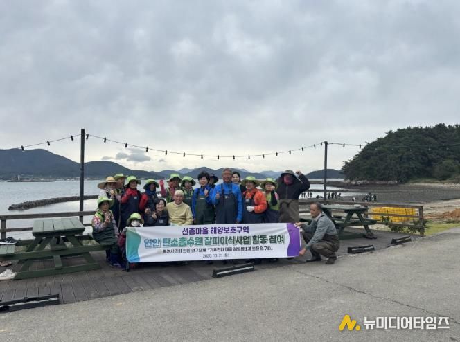 통영시의회 의원 연구단체 '기후위기 대응 해양생태계 보전 연구회'잘피이식 활동 참여