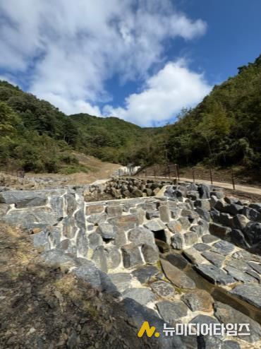 완성된 사방댐 시설