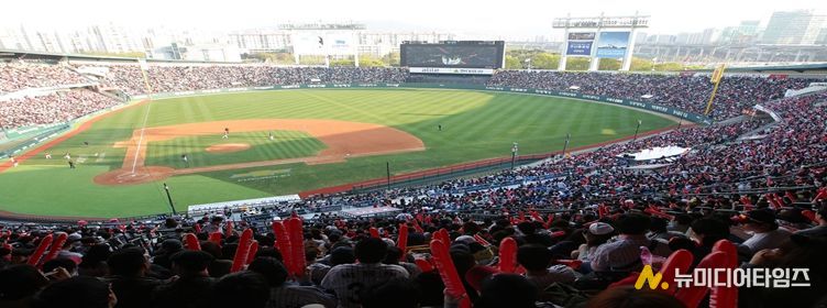 잠실야구장 홈경기 장면