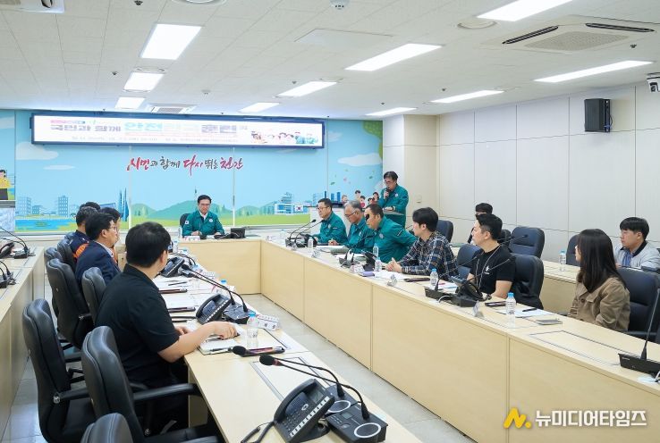천안시는 지난 23일 시청 재난안전상황실에서 ‘2025년 재난대응 안전한국훈련’ 도상훈련을 실시했다.