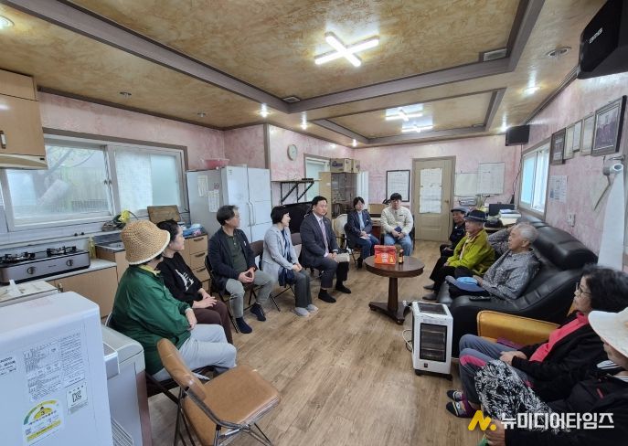 고준호 도의원 조례로 미등록경로당도 경기도 경로당 환경개선 공모사업 자격 부여, 공모 앞두고 파주 조리·광탄 현장 방문