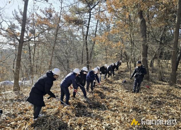 올해 2월 진화대 대상 산불 방화선 구축 훈련 모습.