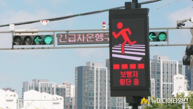 1. 천안역사거리와 터미널사거리에서 실증 운용 중인 ‘예지형 보행자 안전 인공지능 서비스’