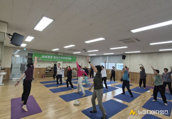 강진군보건소에서 실버청춘 혈관건강 관리교실 프로그램을 실시하고 있다.