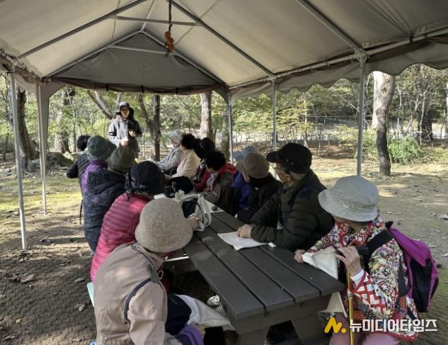 과천시 치매안심센터, 어르신 대상 '산림치유 프로그램' 운영