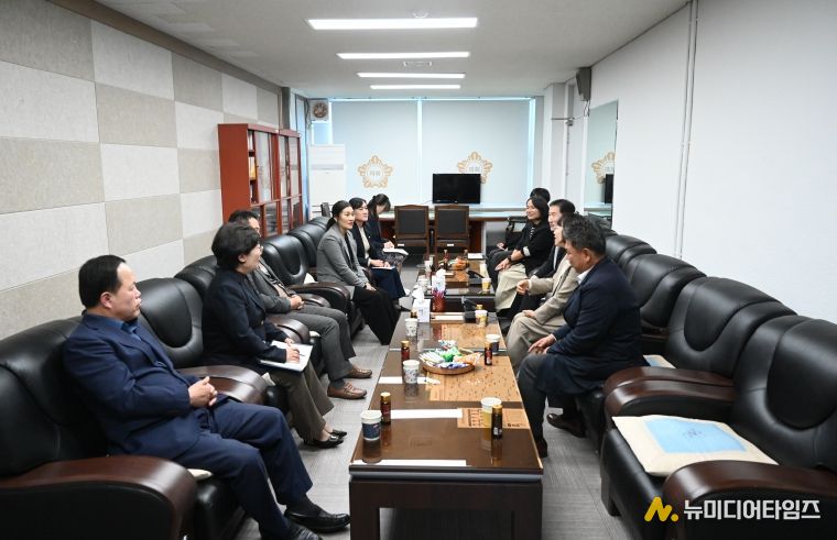 대전 중구의회 사회도시위원회가 중구 사회복지관 협의회와 소통간담회를 개최했다.