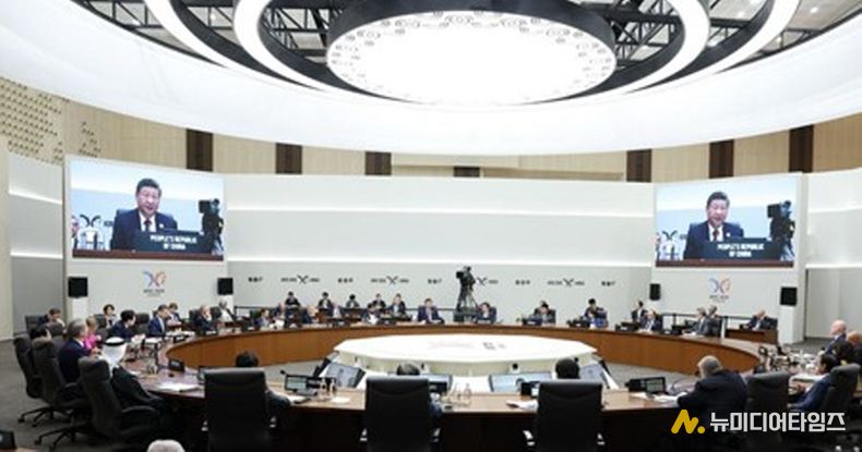 31일 오전 '제32차 APEC 경제체 지도자회의' 제1세션에서 연설 중인 시 주석. (사진/신화통신)