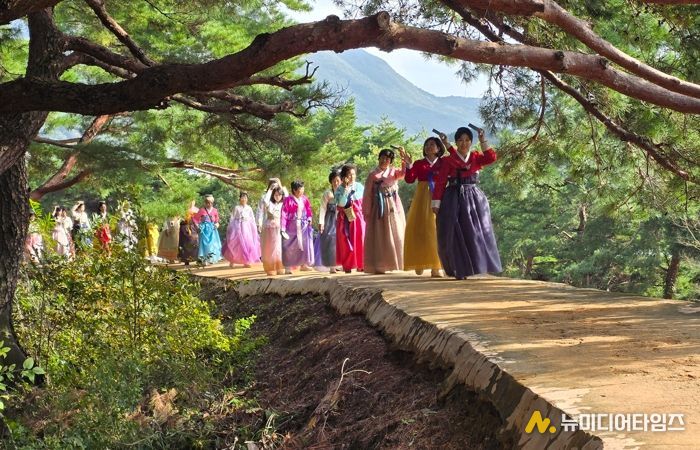 제52회 고창모양성제, 고운 빛깔 ‘고창 모양성제’ 답성놀이 열려