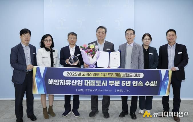 가세로 군수 및 공직자들.