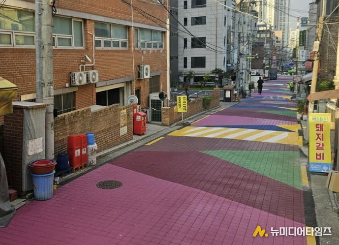 재포장된 쌍리단길 일대 도로 모습