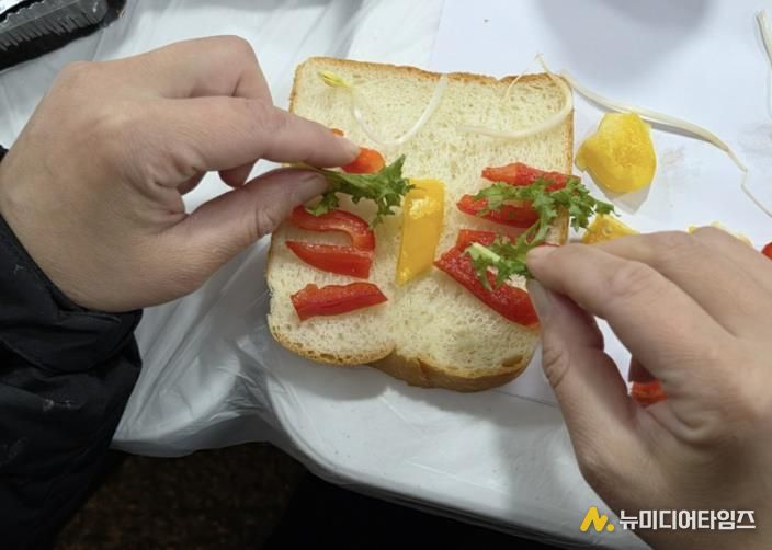 참가자들과 함께한 푸드아트테라피 작품