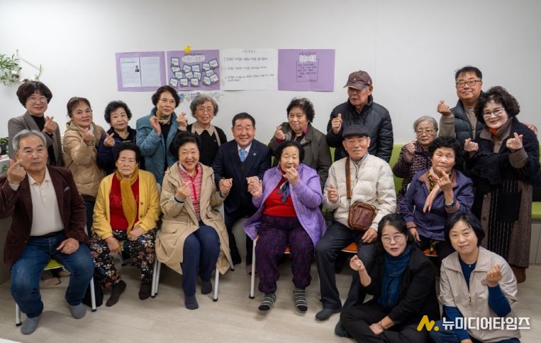 증평군 손주돌봄추진단 간담회 단체사진