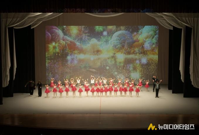 무용단 공연 사진