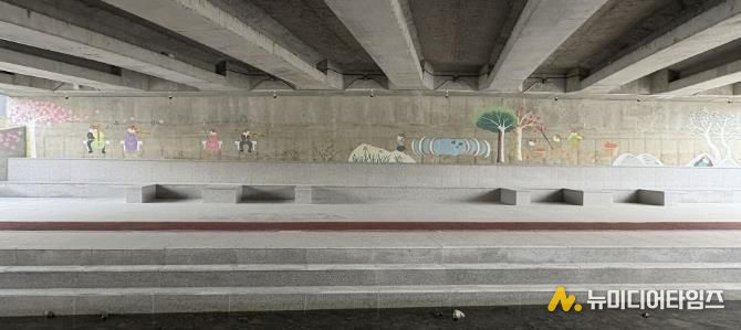 충주시 호암동의 사계, 벽화로 피어나다!