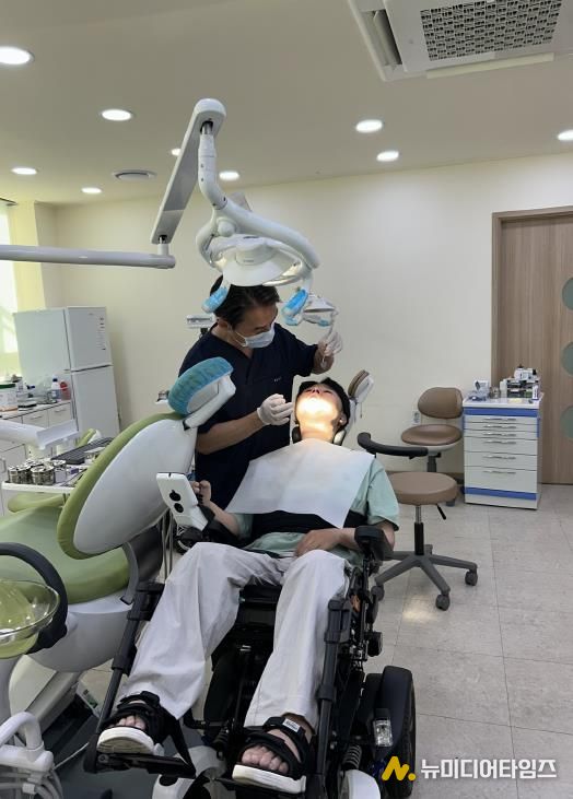 송파구 장애인 치과 진료 모습