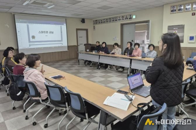 수원시 장안구 조원1동, 시니어 스마트폰 활용 특성화 프로그램 개강