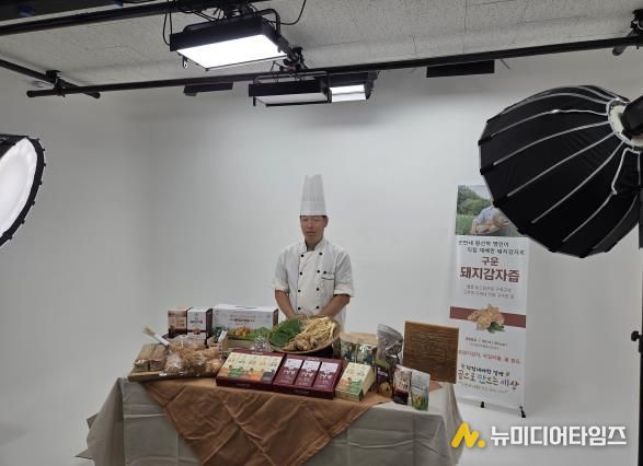 금산군 라이브커머스 방송실 교육 및 리허설 모습