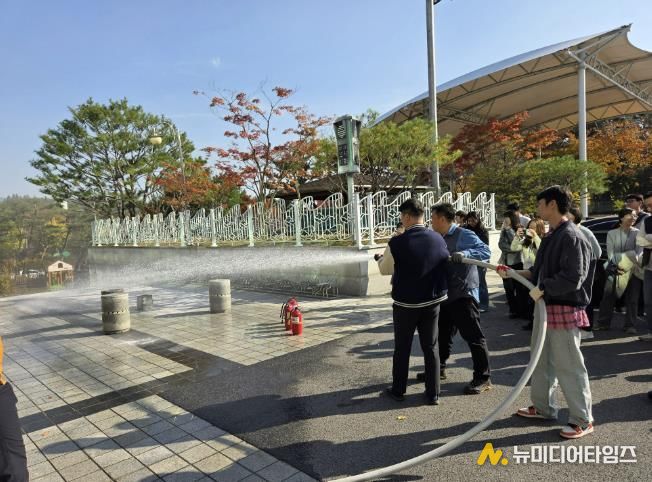 5일 기흥구청에서 합동 소방 훈련이 진행되고 있다