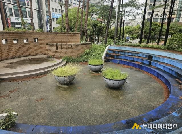 나눔숲 조성 전 영통종합사회복지관 야외 공간