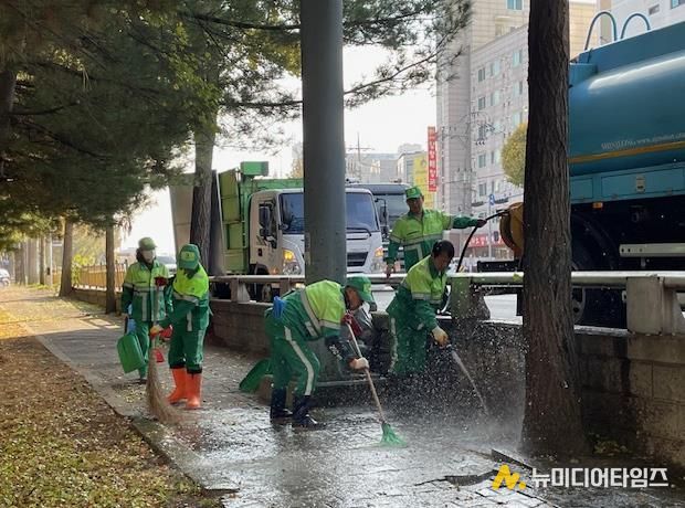 수원시 장안구, 은행나무 열매 다량 발생지 물세척 청소 실시