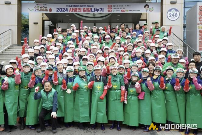 이성헌 구청장이 함께한 가운데 열린 지난해 행사 모습.