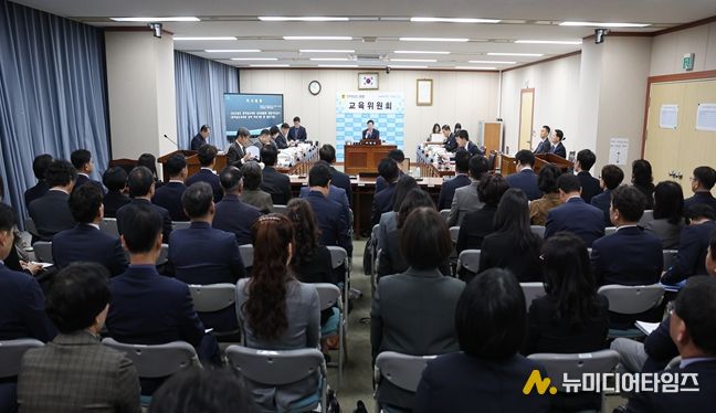 김정희 전남도의회 교육위원장 전남교육청 행정사무감사 질의