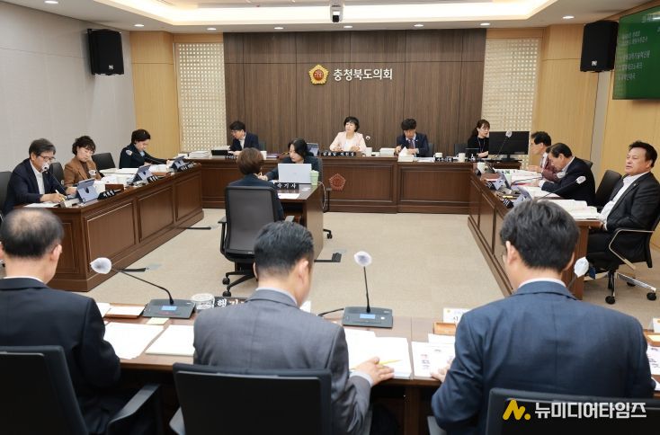 충북도의회 산업경제위원회는 6일 제430회 정례회에서 과학인재국, 충북과학기술혁신원, 충북테크노파크에 대한 2025년도 행정사무감사를 실시했다.