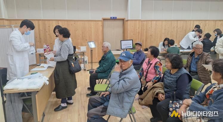 강원대생 100여명, 횡성군 공근면에서 따뜻한 손길 펼쳐