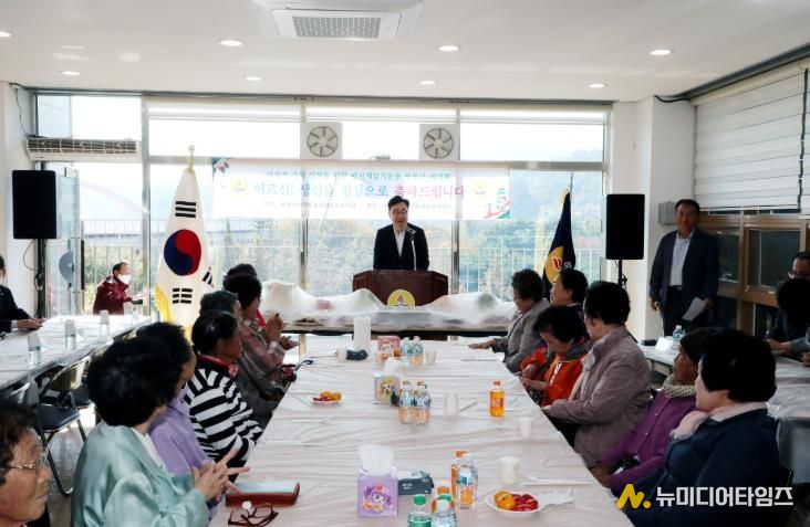 바르게살기운동 하동군여성회, 어르신 생신상 차려드리기